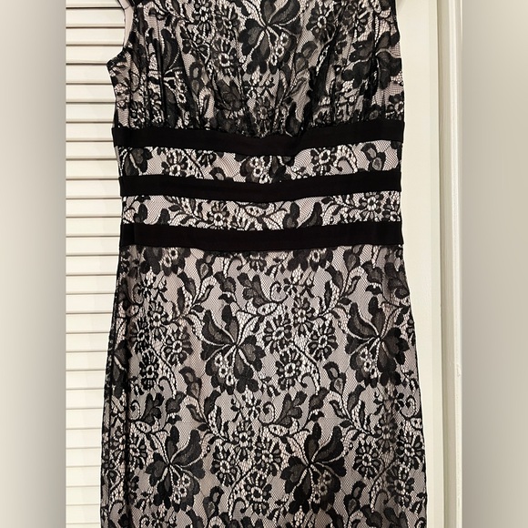 Melrose Women’s Trumpet Evening Gown in Nude/Black Lace Overlay Size 6 - Picture 5 of 13